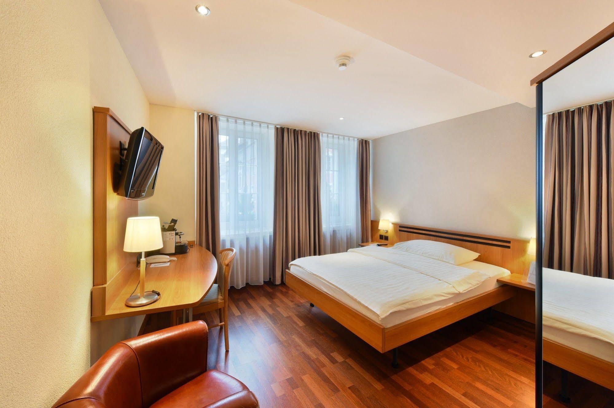 Apart Hotel Amadeo Цофинген Экстерьер фото