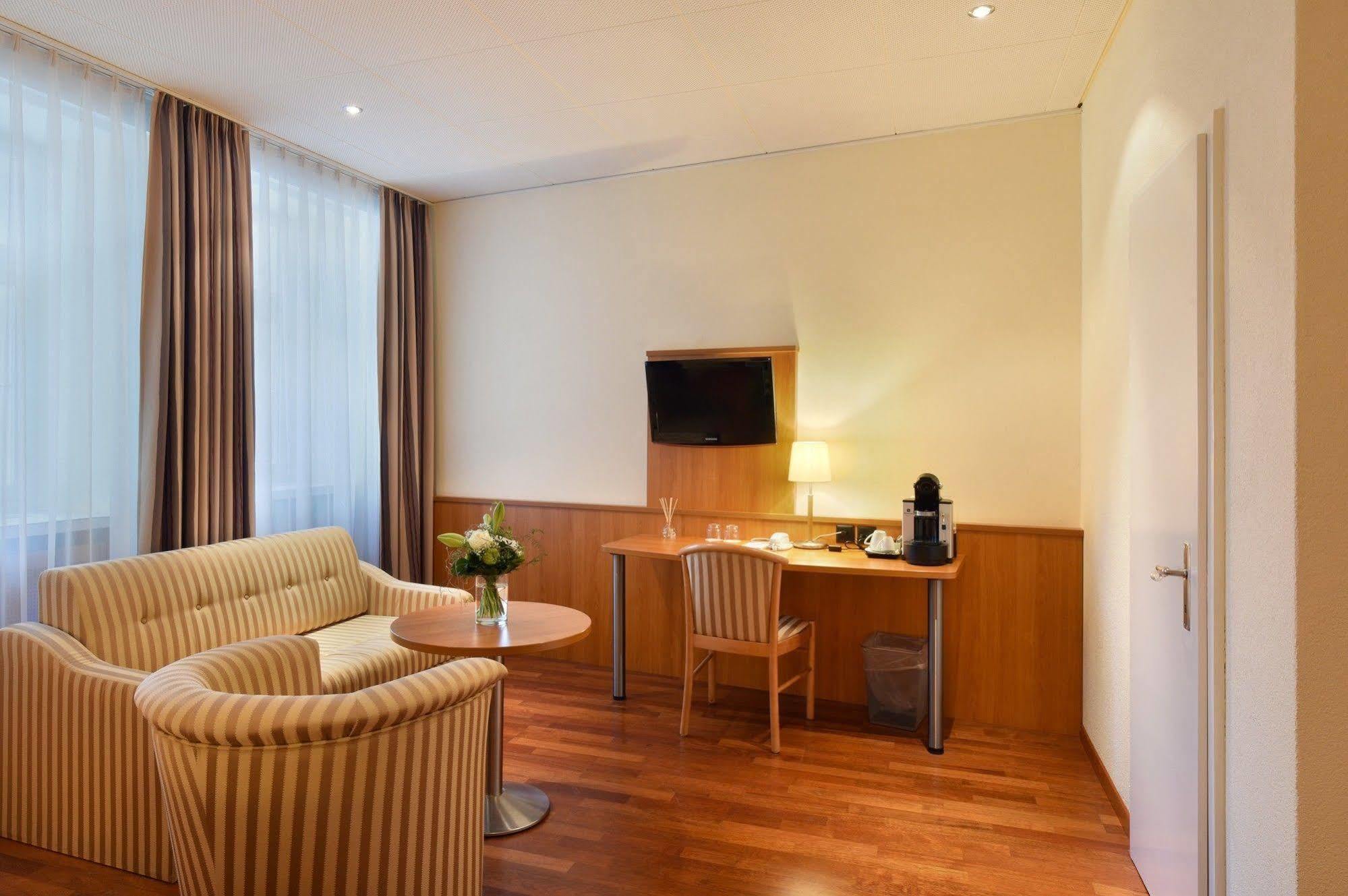Apart Hotel Amadeo Цофинген Экстерьер фото