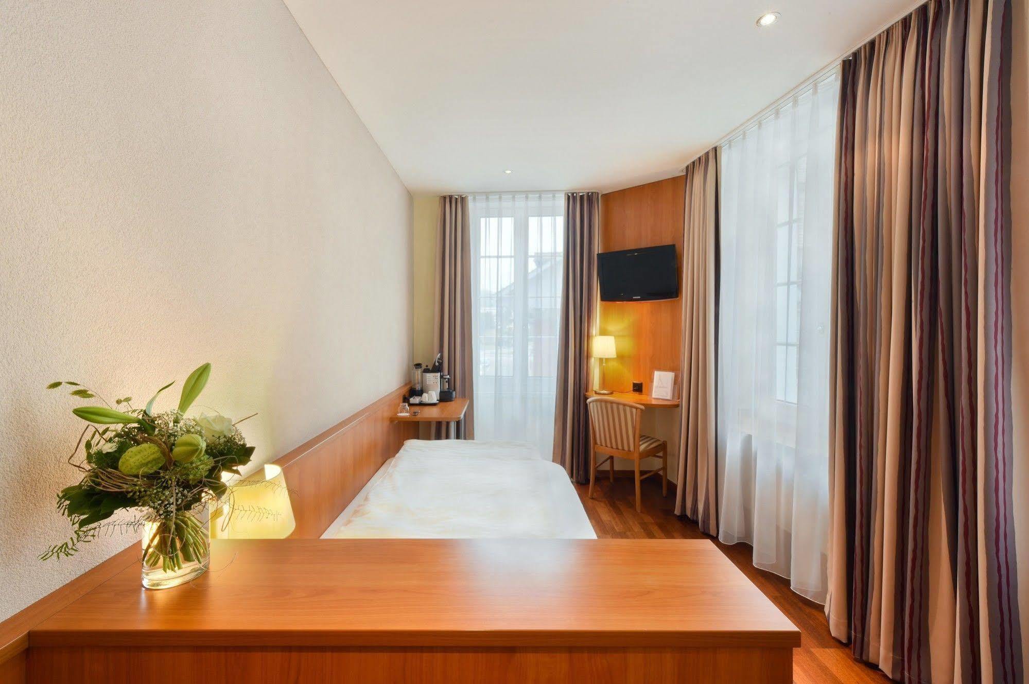 Apart Hotel Amadeo Цофинген Экстерьер фото