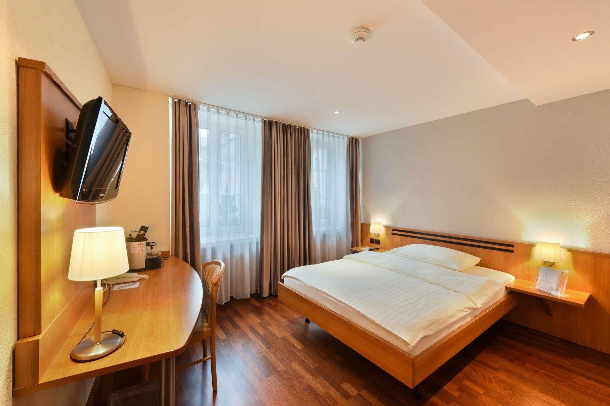 Apart Hotel Amadeo Цофинген Экстерьер фото
